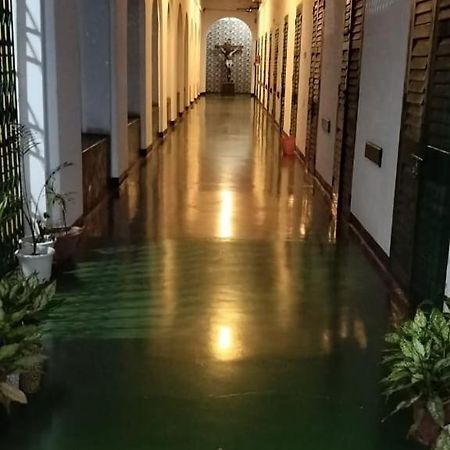 Ywca Gallway Guest House Καλκούτα Εξωτερικό φωτογραφία